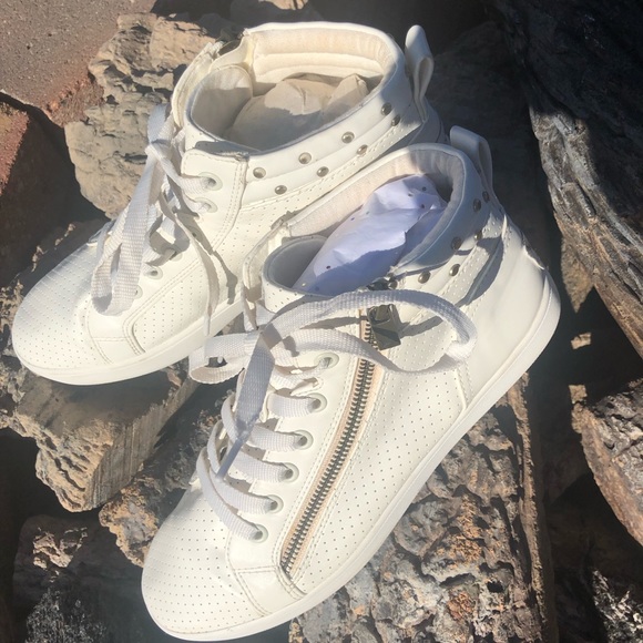 Koolaburra Shoes - KOOLABURRA By UGGS Women’s Kayleigh White High top Sneakers w/ Zippers! Size 8.